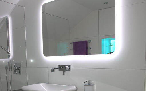Modern bathroom design with XXL-tiles