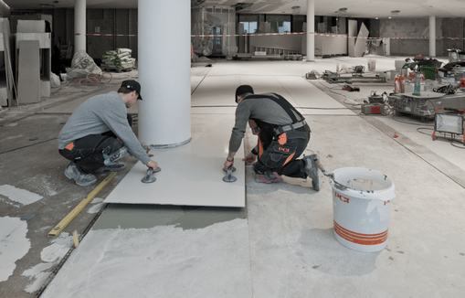 Großformatige Fliesen